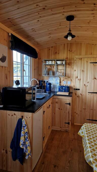 The Shepherd'S Hut @ Innlands Kilmaluag Buitenkant foto